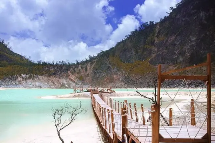 Tourist Destinations in West Java, From Ciwidey White Crater to Gunung Padang Site