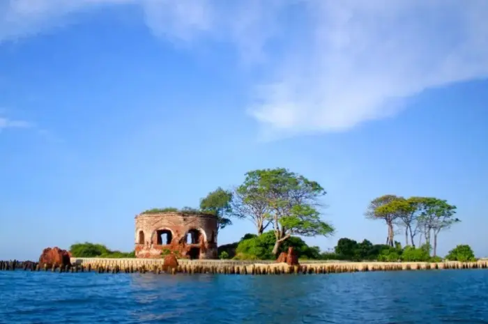 Onrust Island, a Historical Tourism Destination Rich in Stories in the Seribu Islands